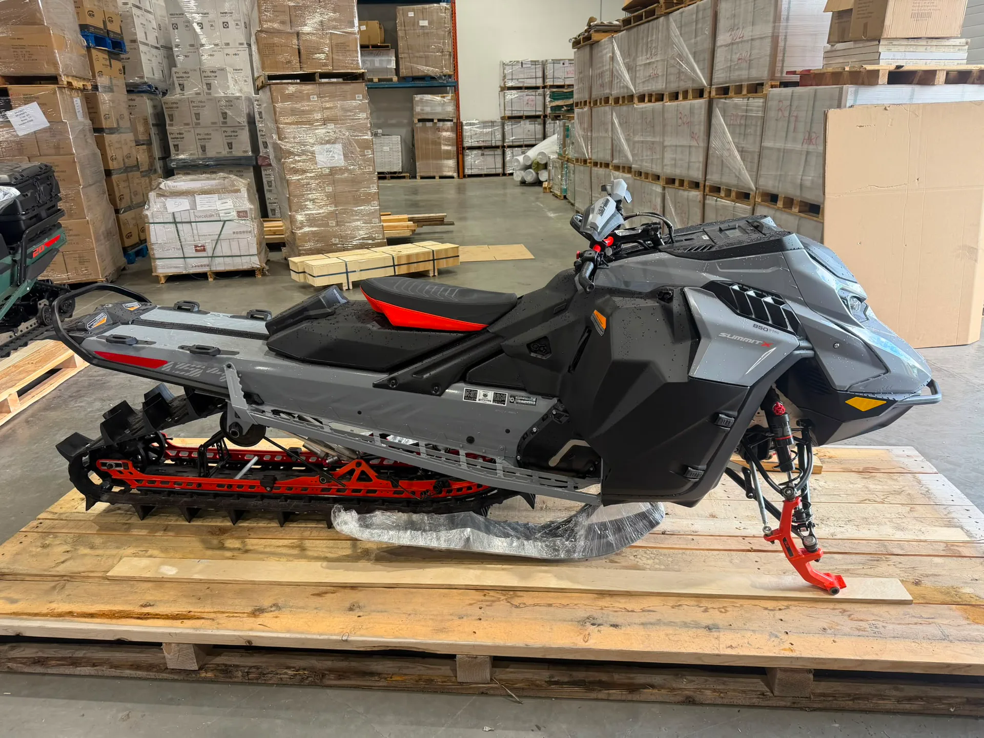 2026 Ski-Doo Summit Expert Pkg 154 in Atmo