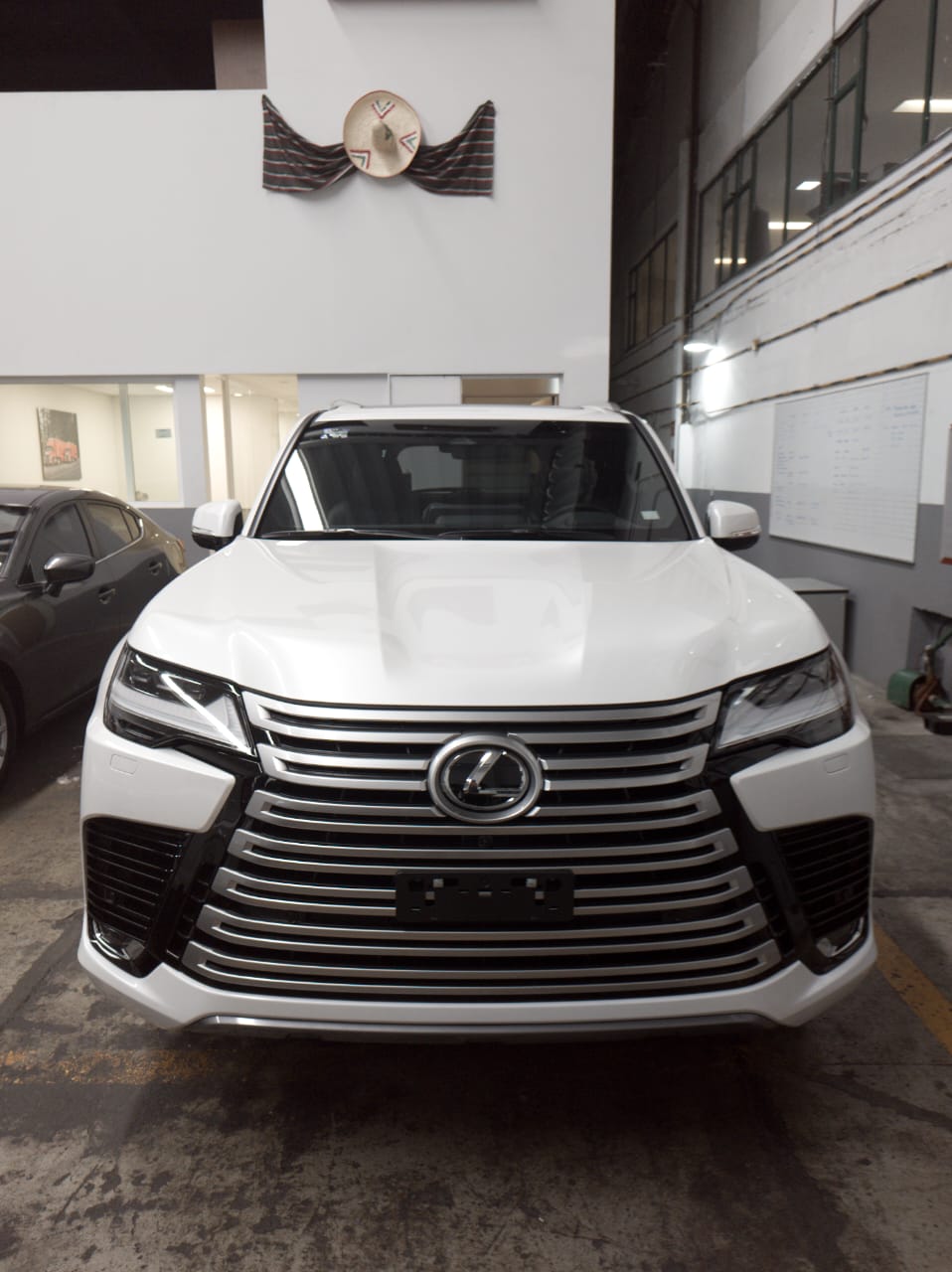 2025 Lexus LX700H