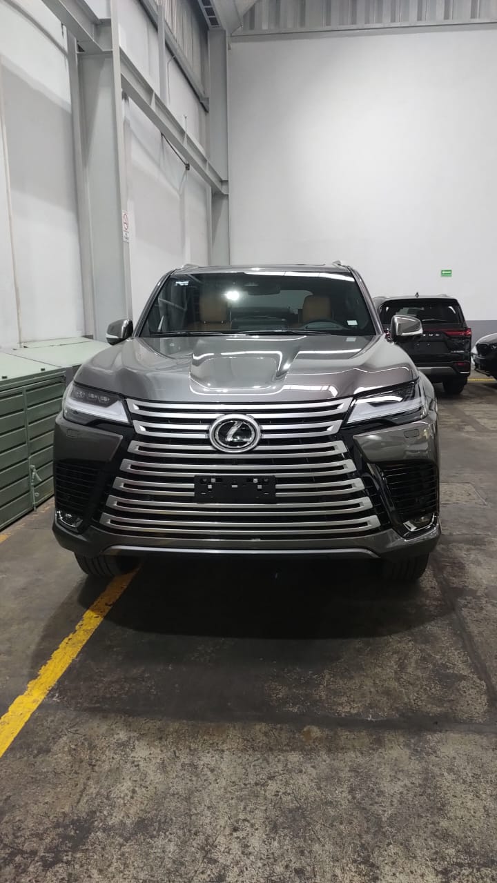 2025 Lexus LX700H